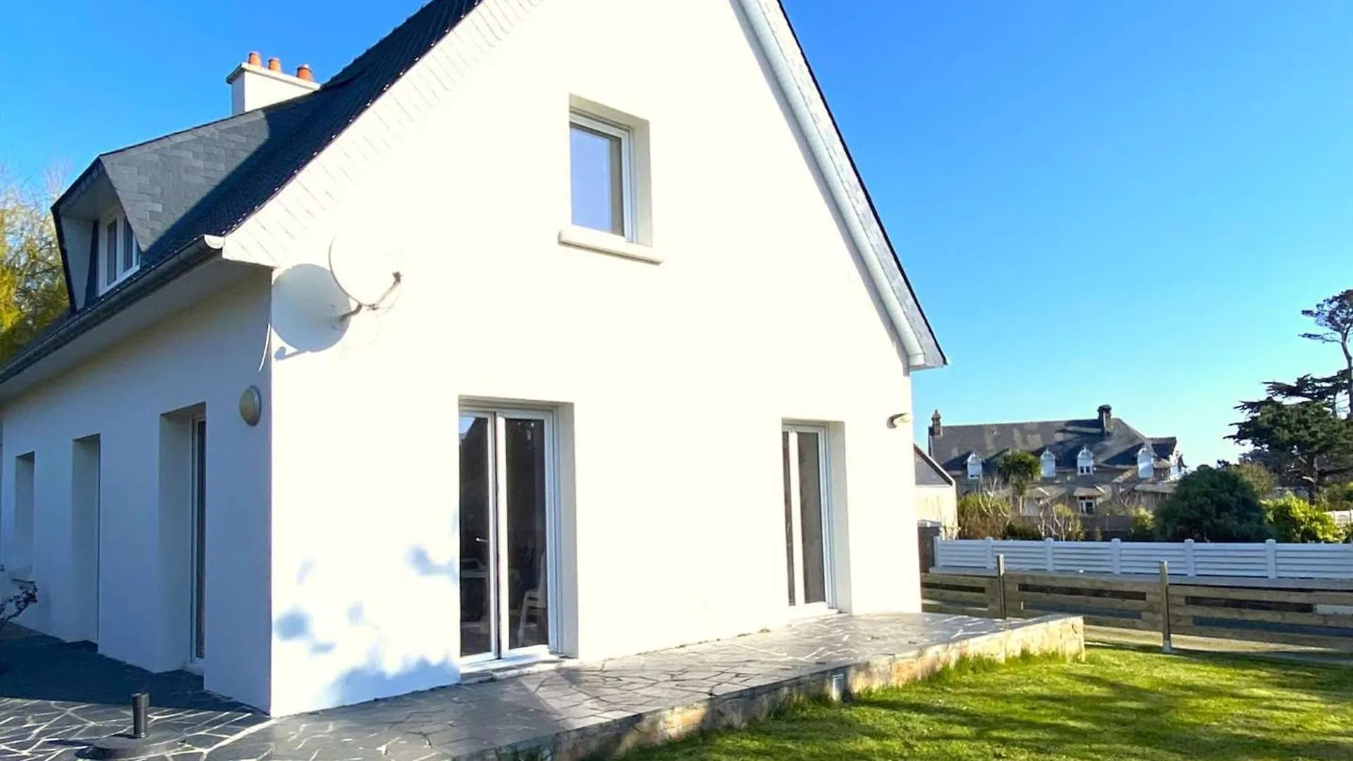 Holiday home Grande Maison Familiale A 200M De La Plage Avec Jardin Et Wifi A Tregastel - Fr-1-368-457 France