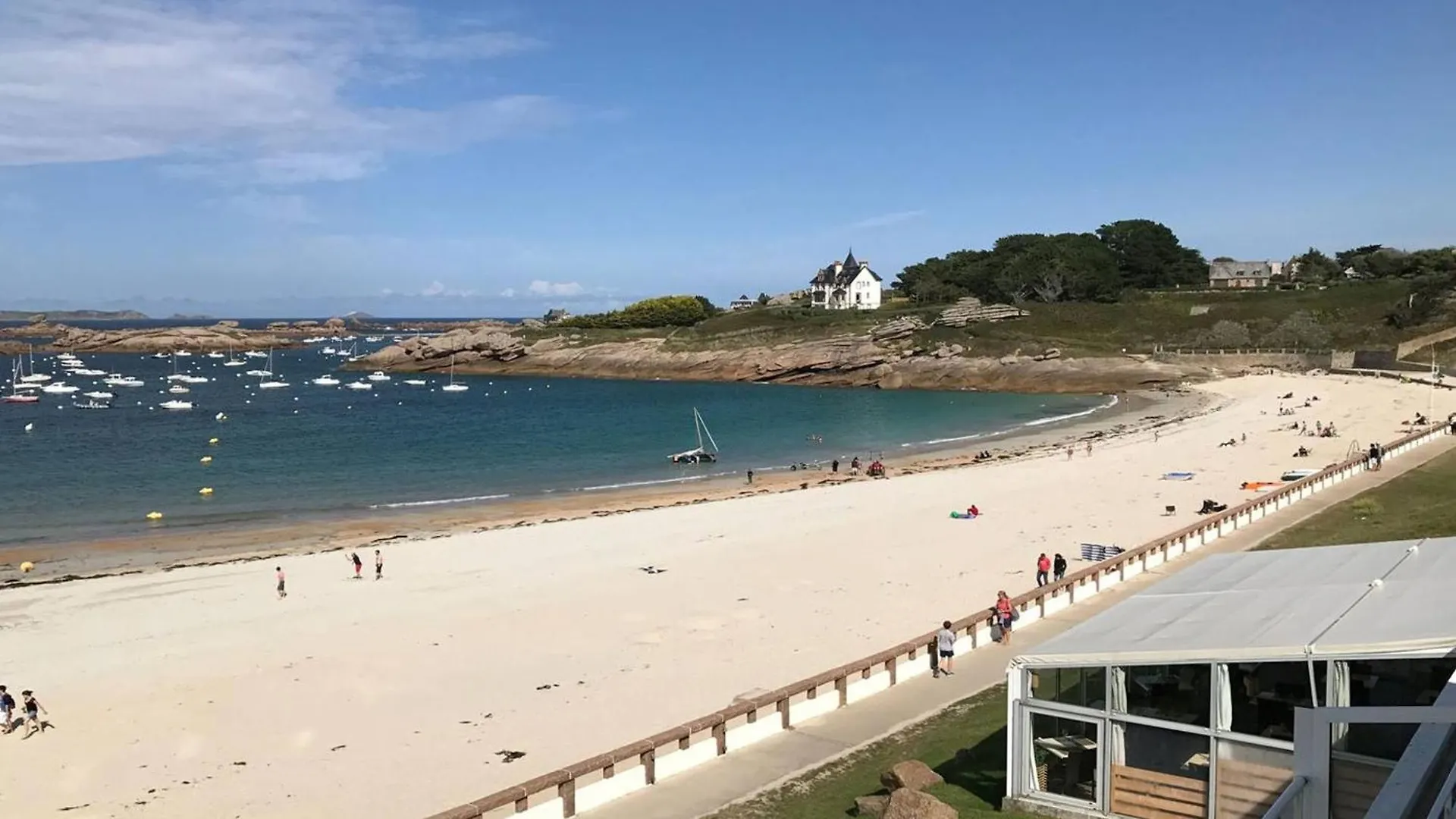 Grande Maison Familiale A 200M De La Plage Avec Jardin Et Wifi A Tregastel - Fr-1-368-457