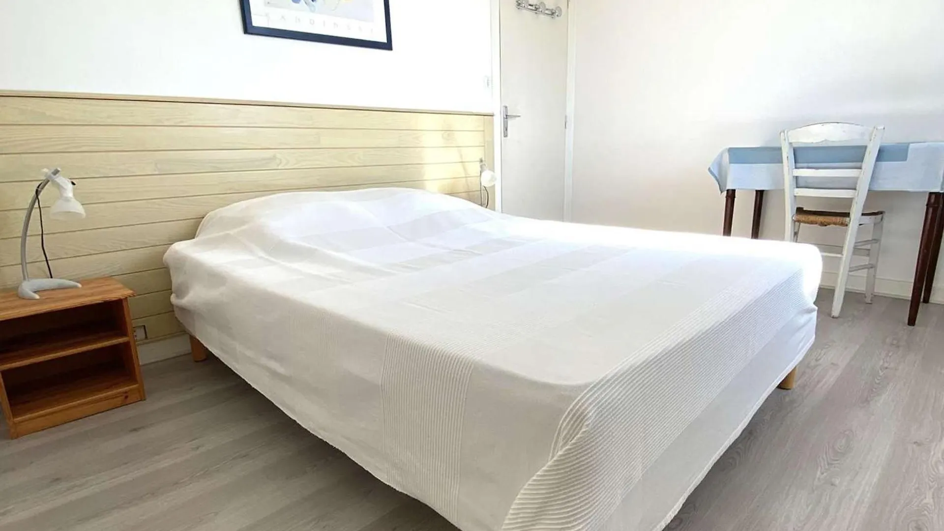 Grande Maison Familiale A 200M De La Plage Avec Jardin Et Wifi A Tregastel - Fr-1-368-457