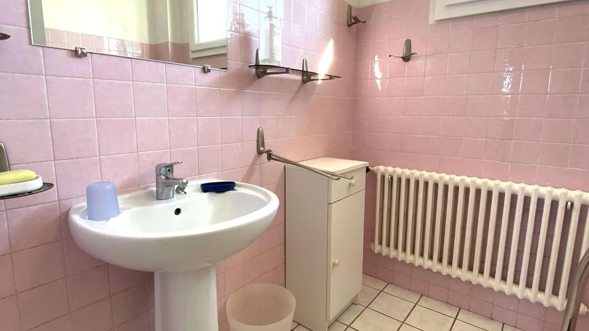 Grande Maison Familiale A 200M De La Plage Avec Jardin Et Wifi A Tregastel - Fr-1-368-457 0*,  France