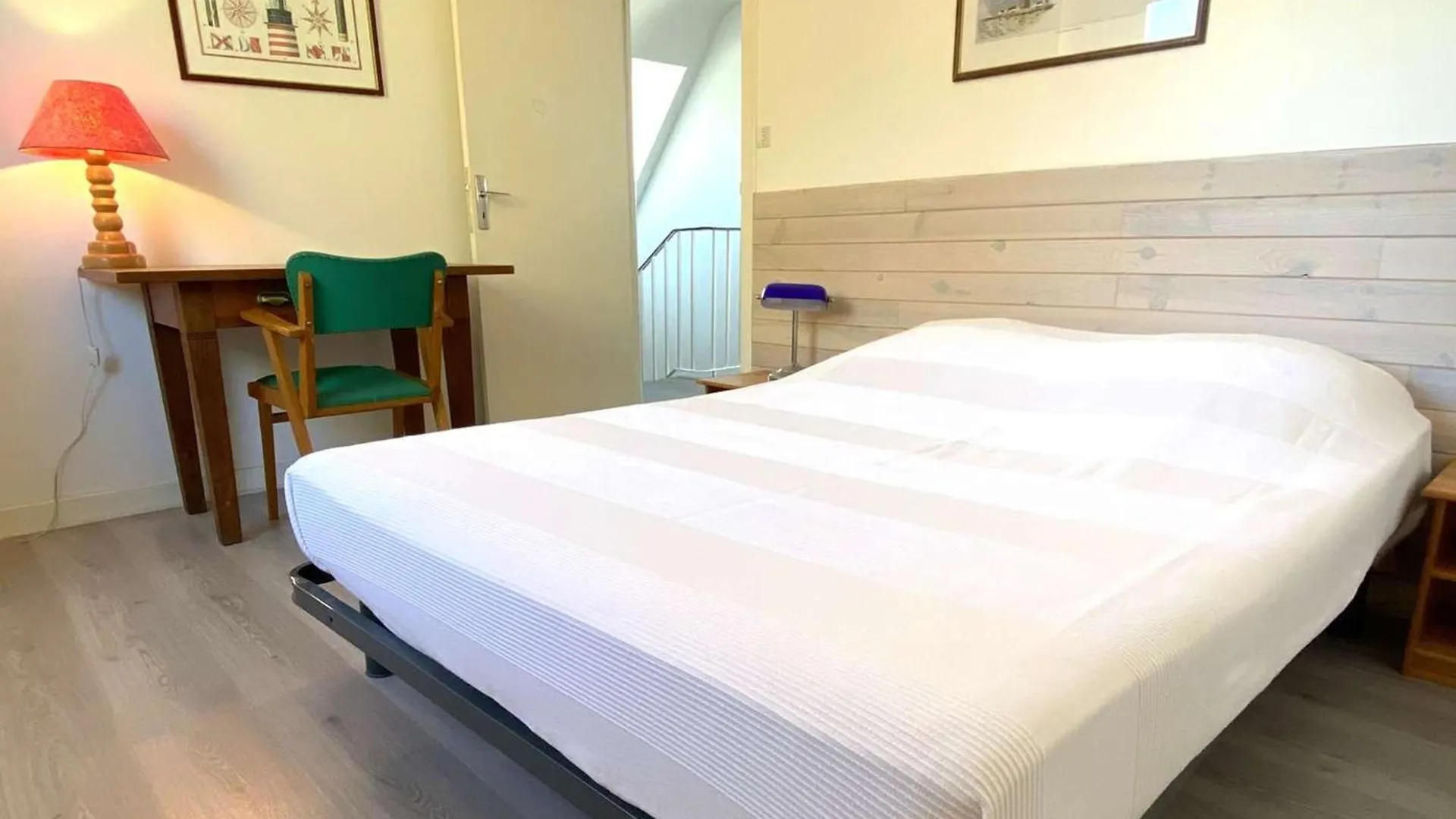 Grande Maison Familiale A 200M De La Plage Avec Jardin Et Wifi A Tregastel - Fr-1-368-457