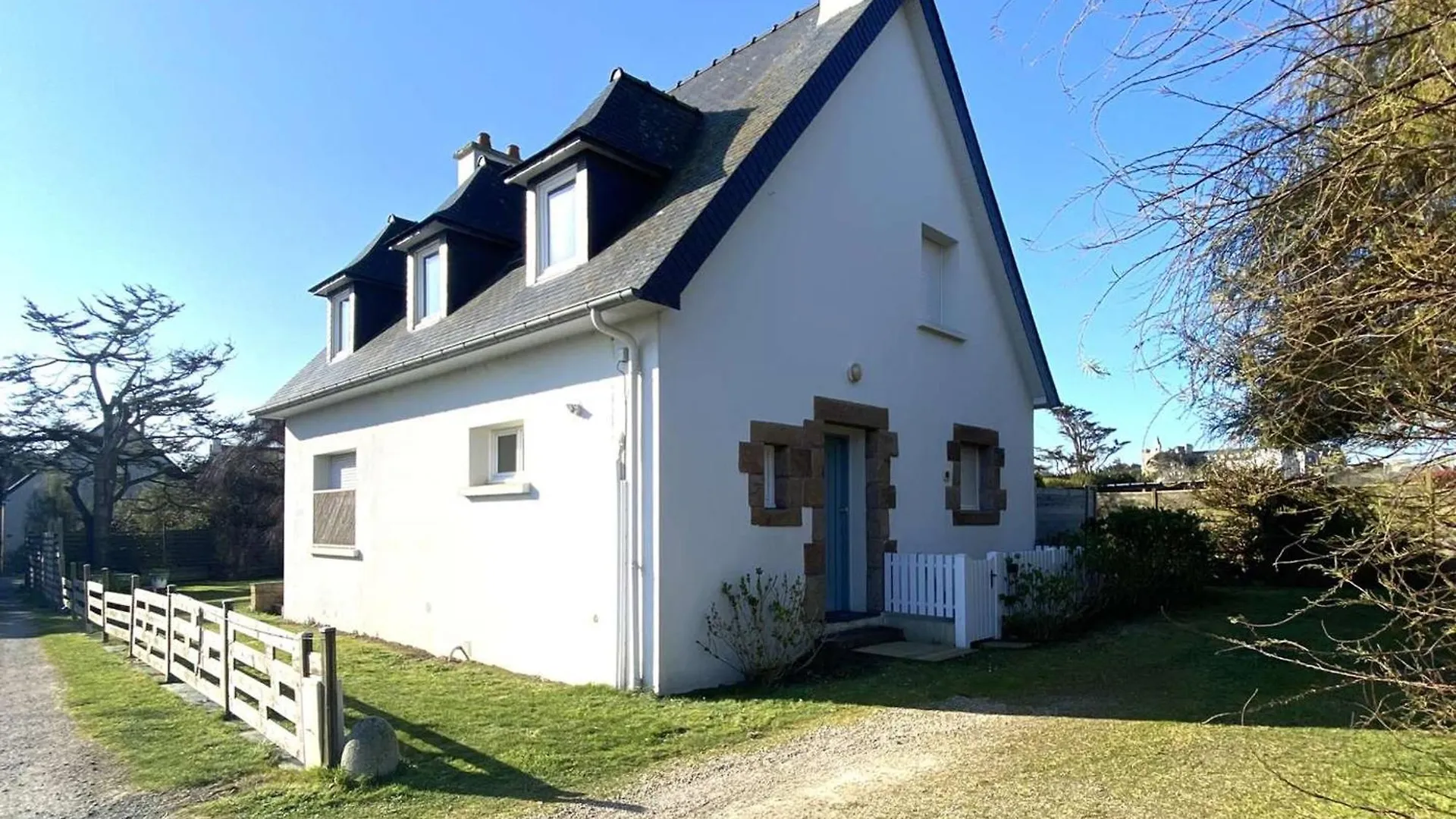 Holiday home Grande Maison Familiale A 200M De La Plage Avec Jardin Et Wifi A Tregastel - Fr-1-368-457 France